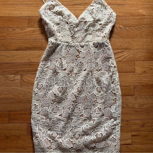 Winona Lace Dress - Picture 1 of 3
